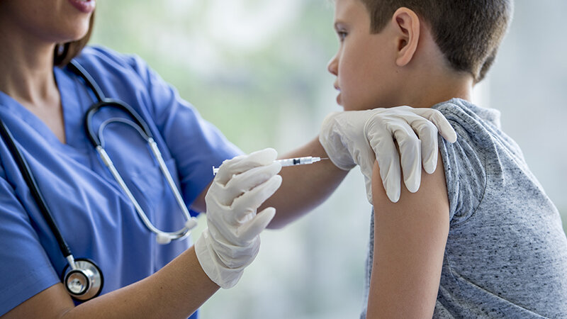 چرا باید واکسن‌های خارجی کرونا به کودکان تزریق شود؟/ کمتر از یک ماه برای مقابله با کرونا فرصت داریم