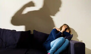 چه عواملی در خشونت خانگی علیه زنان مؤثرند؟