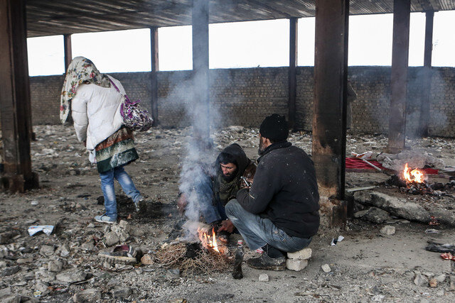 صدها زن کارتن خواب در خیابان زندگی میکنند صدها زن کارتن خواب در خیابان زندگی میکنند