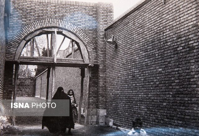 خاطرات یک قرنِ "باغ اطلسی قجری"؛ از آنفلوآنزای اسپانیایی تا کارِستان در کرونا + عکس