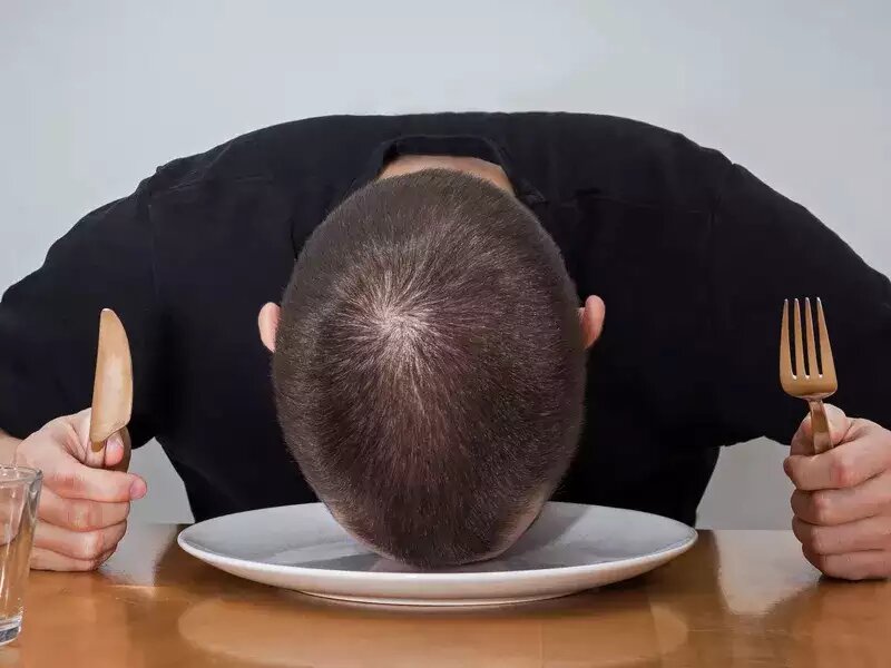  چرا بعد از غذا خوردن احساس خستگی می‌کنید؟