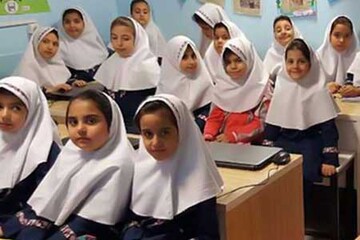 نجات کودکان از بمباران خوراکیهای رنگارنگ