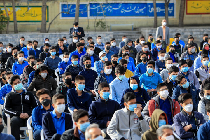 کرونا در نوروز برای مردم عادی شد/احتمال پیک جدید در هفتههای آینده