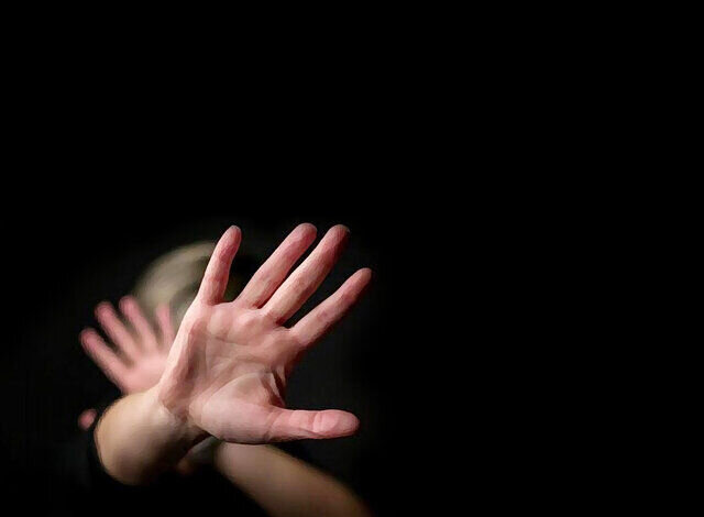 خشونت های علنی باید پیگیری قانونی شود  خشونت های علنی باید پیگیری قانونی شود