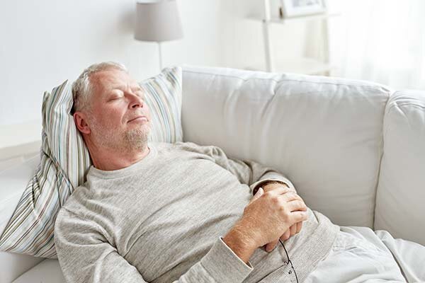 ۷ ساعت خواب برای افراد میانسال و سالمند مناسب است