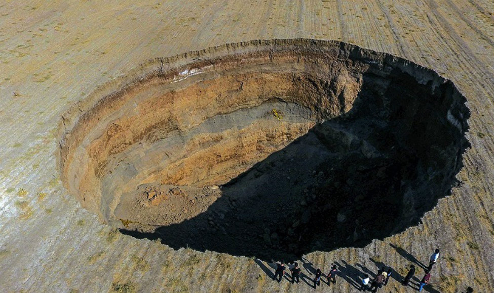 هر104 ایرانی، یک چاه / زیر پای کشور خالی است هر104 ایرانی، یک چاه / زیر پای کشور خالی است