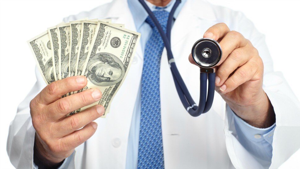 “اخذ دلار بابت درمان بیمار” تخلف محرز است/ سازمان امور مالیاتی ادعایش علیه پزشکان را اثبات کند