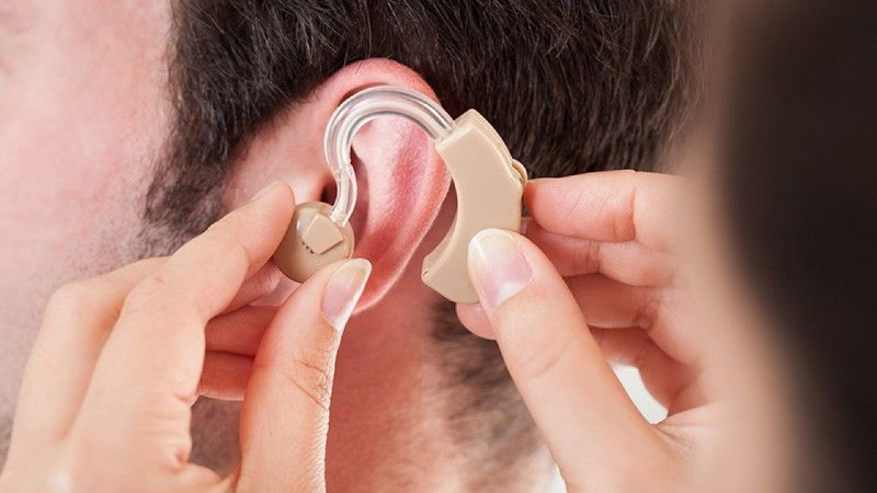 بهترین شرکت برای تهیه سمعک (سمعک قلهک)