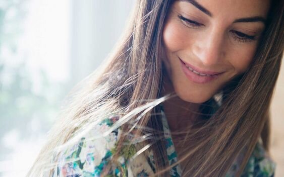 ریزش موها چقدر پس از مصرف بیوتین، کاهش مییابد؟ ریزش موها چقدر پس از مصرف بیوتین، کاهش مییابد؟