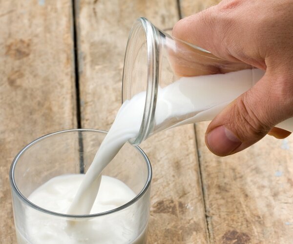 مردانی که زیاد شیر می نوشند در خطر سرطان پروستات هستند مردانی که زیاد شیر می نوشند در خطر سرطان پروستات هستند