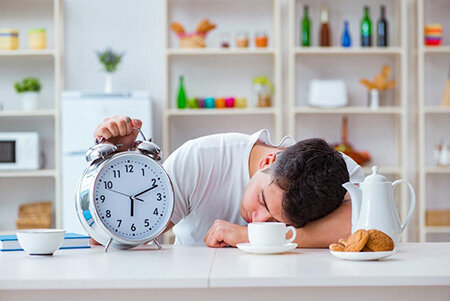 دلایل و روش های جلوگیری از خواب آلودگی بعد از غذا
