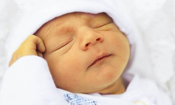 آیا زردی نوزاد خطرناک است؟+ باورهای غلط