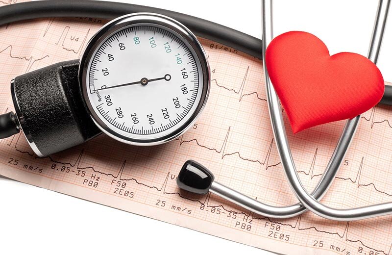 شاخص‌ترین علامت‌های پرفشاری خون/ دلیل فشار خون پایین چیست؟