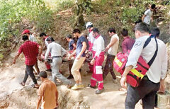 فاجعه سقوط تخته سنگ رها شده از کوه، روی گردشگران