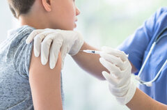ضرورت تزریق دوز سوم واکسن دانش‌آموزان