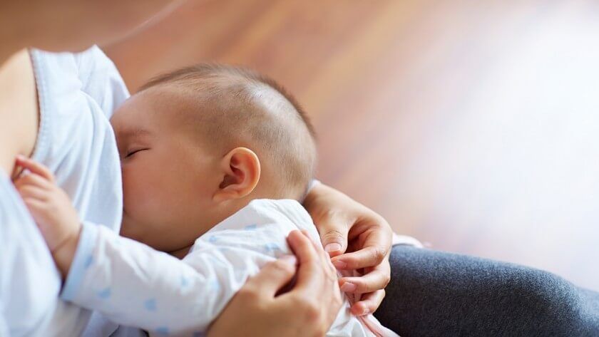 ارتباط تغذیه با شیر مادر و کاهش مرگ‌ومیر نوزادان