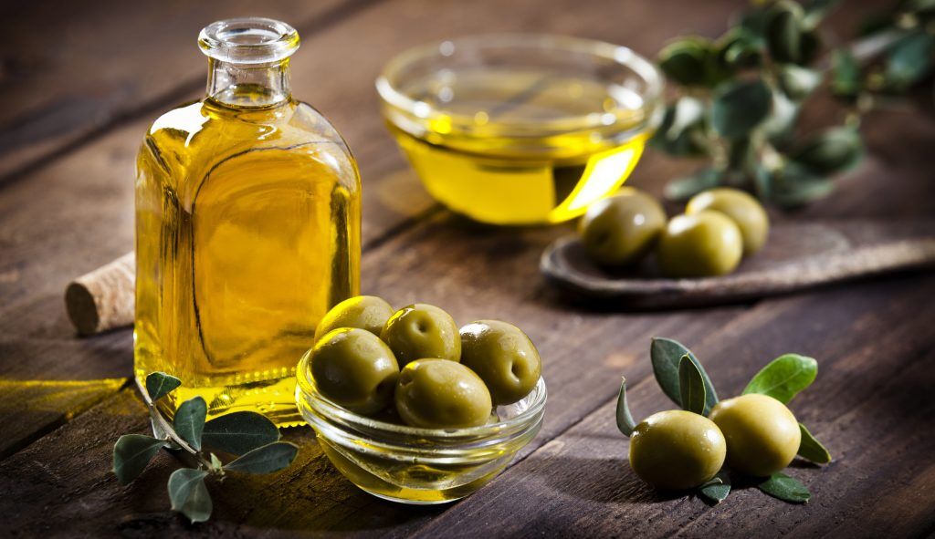 روزانه چقدر روغن زیتون بخوریم؟ روزانه چقدر روغن زیتون بخوریم؟