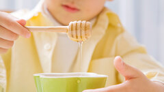 درمان سریع سرفه کودکان با عسل