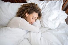 زنان بیشتر می خوابند یا مردان؟!/ تحقیقات علمی در این رابطه چه می گویند؟