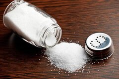 نمک اضافی چگونه به کلیه‌ها آسیب می‌زند