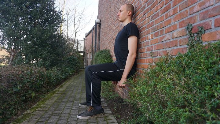 ۱۴ ورزش برای کمردرد + حرکاتی که نباید انجام دهید