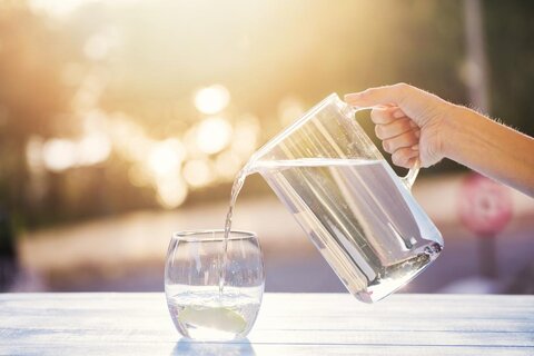 پایانی بر افسانه نوشیدن هشت لیوان آب در روز