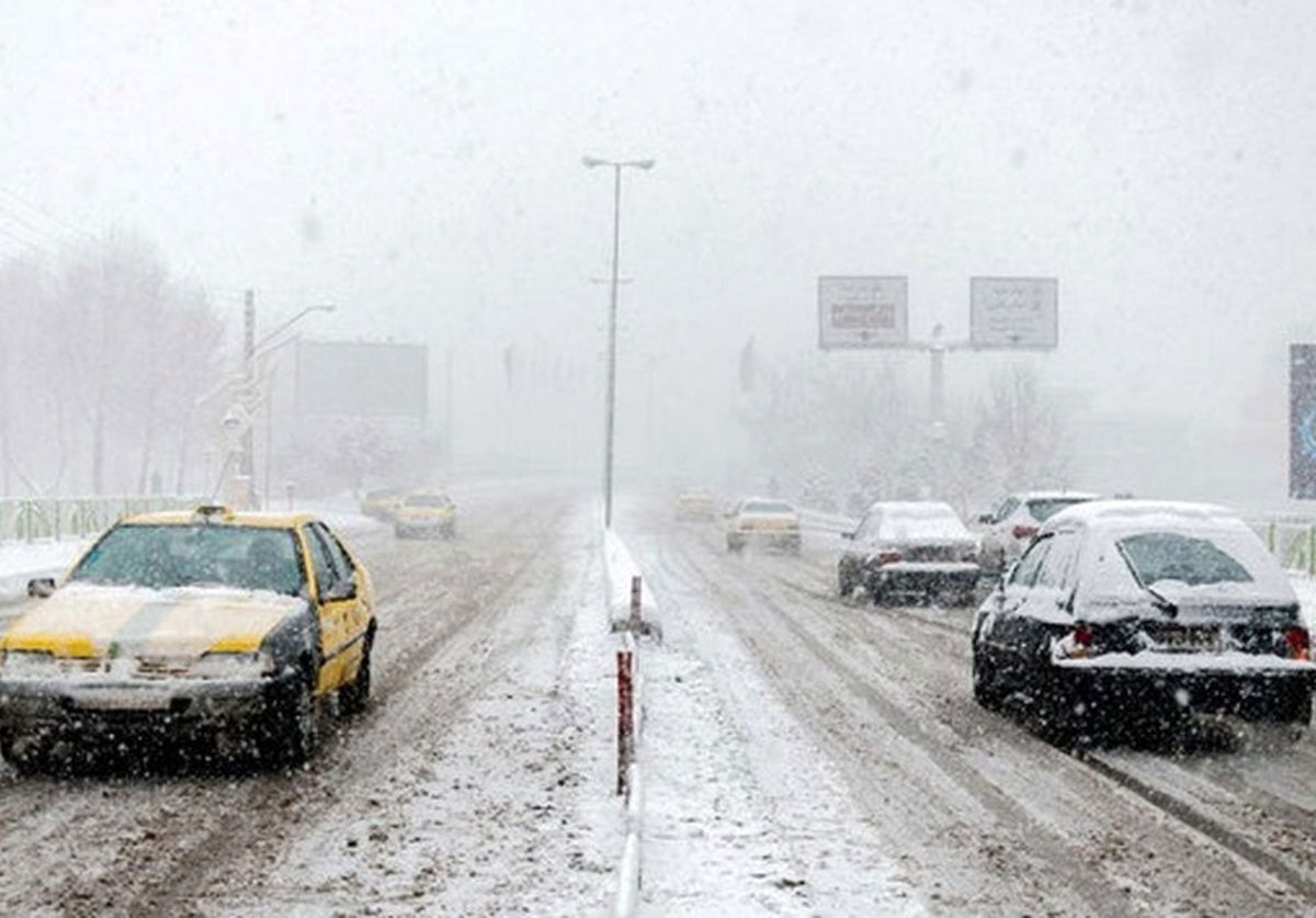 بارش برف و باران در غالب نقاط کشور/ تداوم آلودگی هوای شهرهای صنعتی