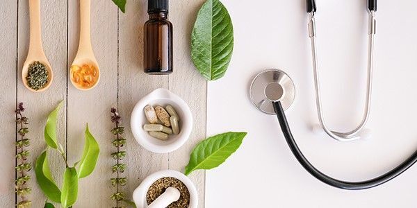 ۱۰ داروی سنتی در چرخه فهرست دارویی درمان کرونا وارد بازار شد