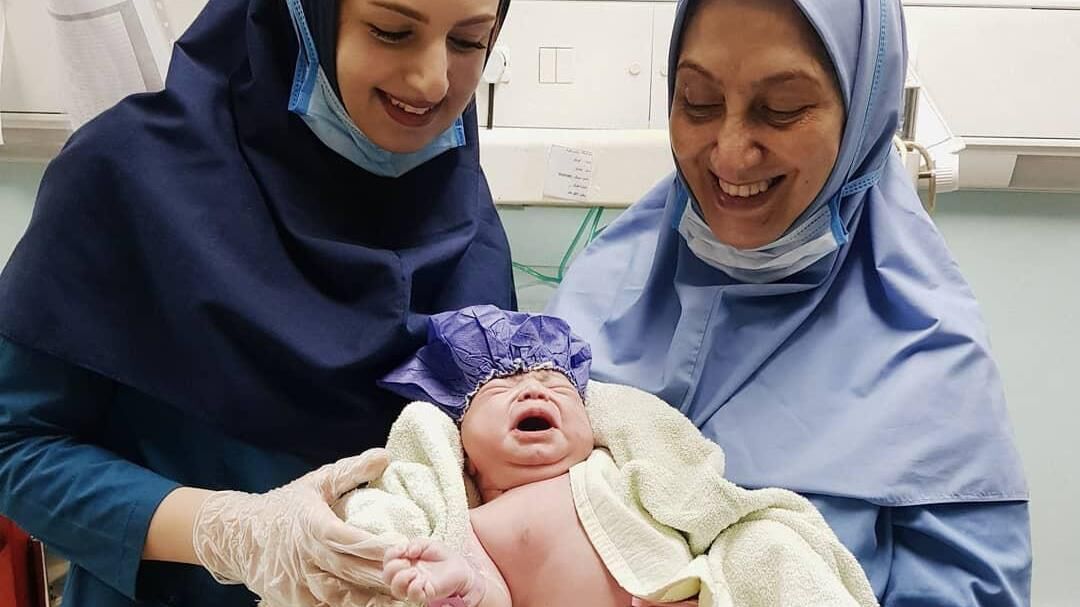 دکتر فروزنده فارغ پور؛ متخصص زنان، زایمان و نازایی دکتر فروزنده فارغ پور؛ متخصص زنان، زایمان و نازایی