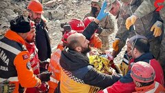 نجات پدر و دختر از زیر آوار پس از 6 روز