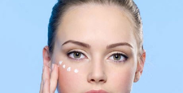 چرا باید از کرم دور چشم استفاده کنیم؟
