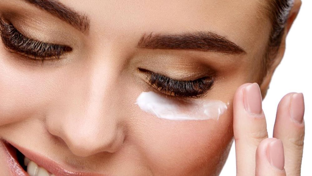 چرا باید از کرم دور چشم استفاده کنیم؟  چرا باید از کرم دور چشم استفاده کنیم؟