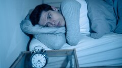 چگونه بر معضل بی‌خوابی غلبه کنیم؟