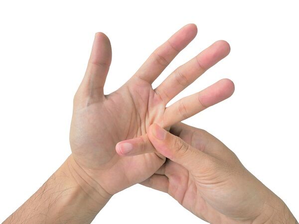 شکستن قولنج انگشتان موجب آرتروز نمی شود شکستن قولنج انگشتان موجب آرتروز نمی شود