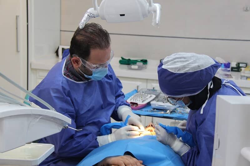عمده افراد به دلیل هزینه‌های دندانپزشکی، نمی‌توانند درمانِ به موقع انجام دهند
