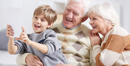 پدربزرگ‌ها و مادربزرگ‌های امروزی نسبت به گذشته شادترند