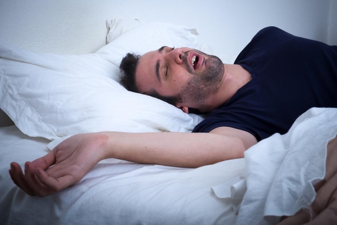 علائم رایج آپنه خواب که باید به آن‌ها توجه کنید