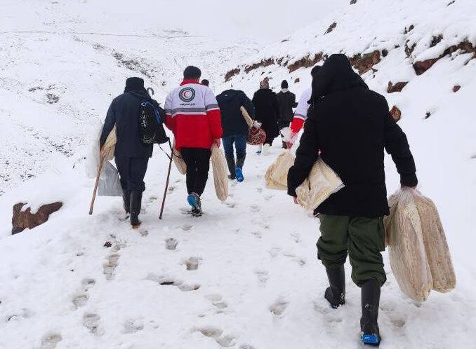 امدادرسانی به ۱۶۷ نفر در جاده‌های برف‌گرفته سرعین و مشگین‌شهر