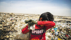 روایت یک روز کار کودکان در کارگاه تفکیک زباله