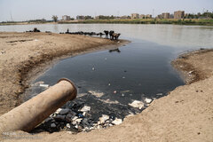 ورود فاضلاب شهری به رودخانه لاهیجان /بوی تعفن اهالی را می‌آزارد