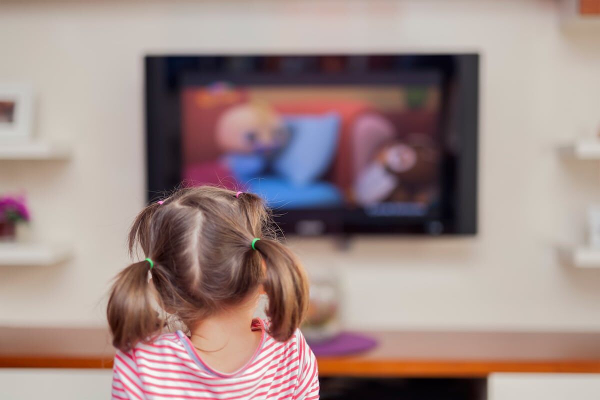 چرا تماشای تلویزیون برای کودکان مضر است؟