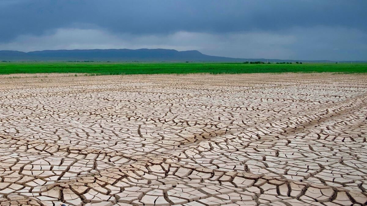 تاثیر خشکسالی بر تبدیل دریاچه‌ها به کانون گرد و غبار