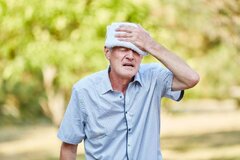 خطر گرمازدگی برای سالمندان / ضرورت مراجعه به پزشک با بروز علائم نگران‌کننده