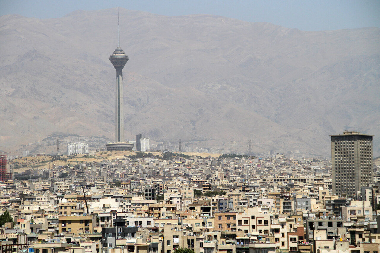 هوای تهران خنک‌تر می‌شود | گرد و خاک دست از سر تهران بر نمی‌دارد