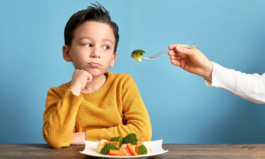 به کودک خود مهارت‌های غذا خوردن بیاموزید