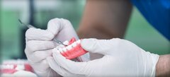آیا استفاده از دندان مصنوعی برای افراد جوان نیز امکان‎پذیر است؟