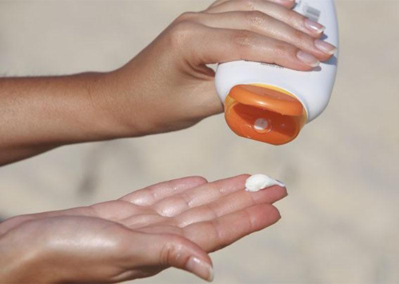 چند بار در روز باید از ضد آفتاب استفاده کرد؟