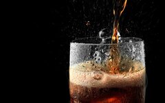 زیاد نوشیدنِ نوشابه رژیمی خطر بیماری کبدی را افزایش می دهد