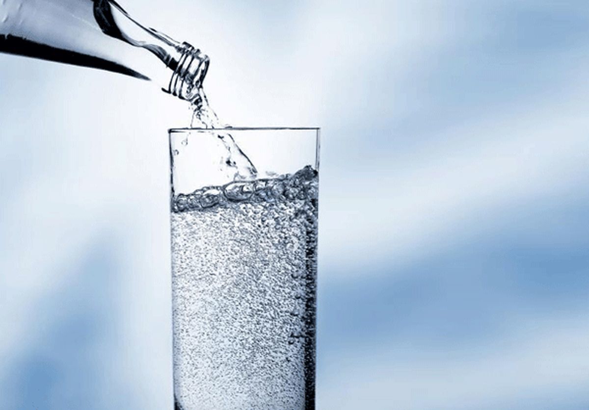 در تابستان آب گازدار بنوشید در تابستان آب گازدار بنوشید