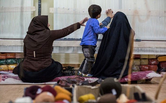 وقتی یک زن سرپرست خانوار می شود  وقتی یک زن سرپرست خانوار می شود